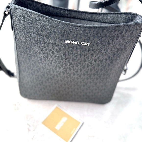 Michael Kors messenger bag with Michael Kors logo. NWT - Picture 5 of 5